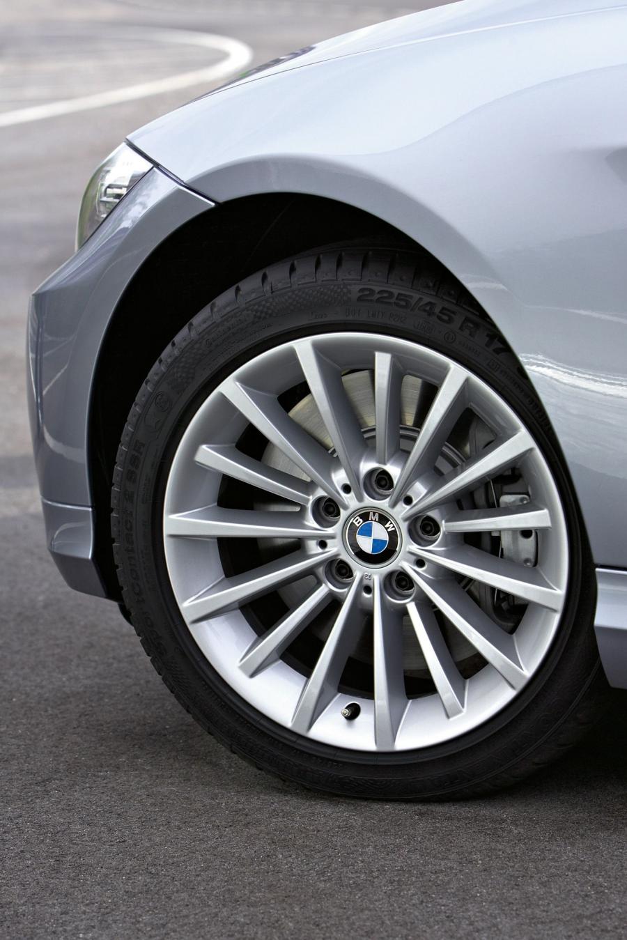 BMW 3-Series 2009 года  (фото 42 из 116)